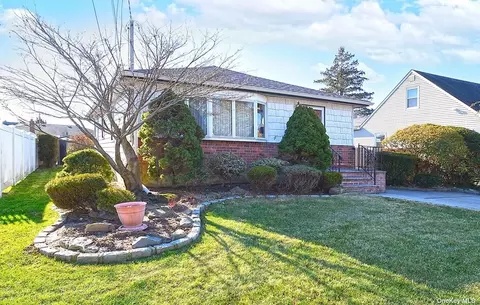 280 N Delaware Ave, Massapequa, NY 11758