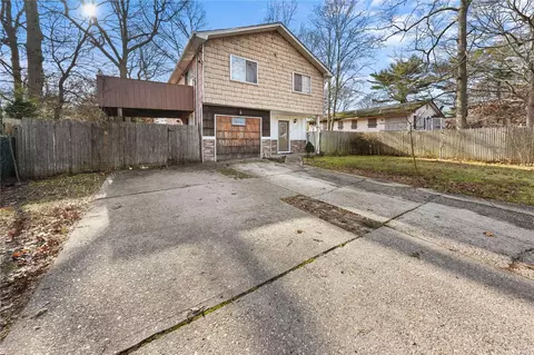 90 Patchogue Ave, Mastic, NY 11950