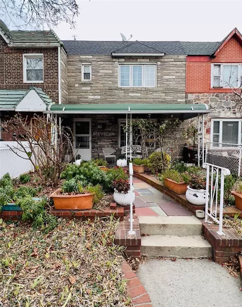 48-31 61st St, Woodside, NY 11377