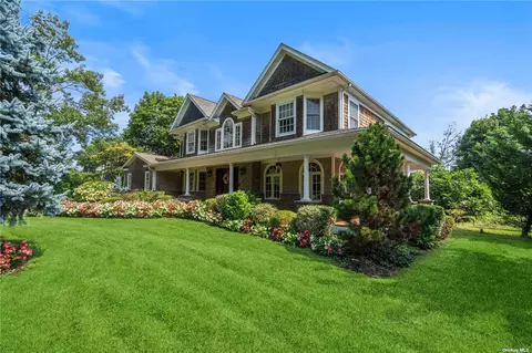 548 Roslyn Rd, East Williston, NY 11596
