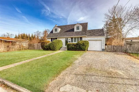 31 Cheryl Dr, Ronkonkoma, NY 11779