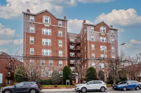 55 Grand Ave #2C, Rockville Centre, NY 11570
