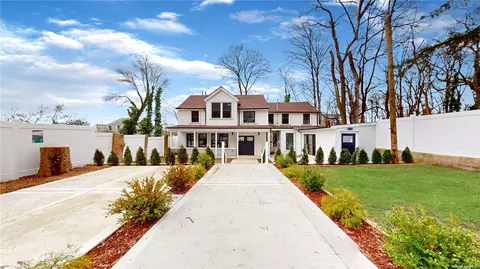 67 Brewster St, Staten Island, NY 10304