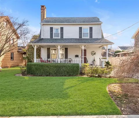 33 Roosevelt St, Glen Cove, NY 11542