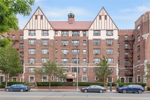 109-14 Ascan Ave #3E, Forest Hills, NY 11375