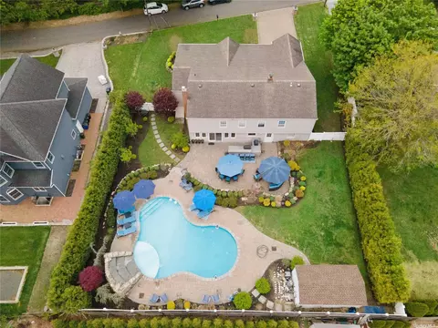 3 Valewood Ln, Northport, NY 11768