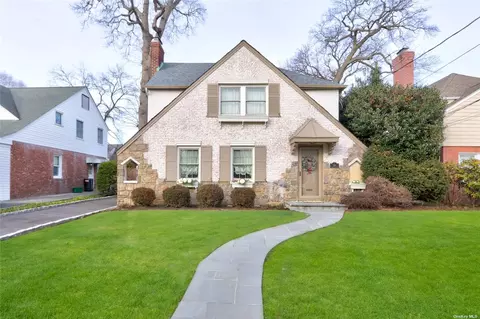 109 Voorhis Ave, Rockville Centre, NY 11570