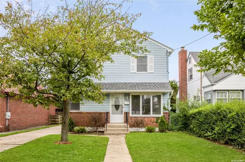 57 Webster St, Floral Park, NY 11001