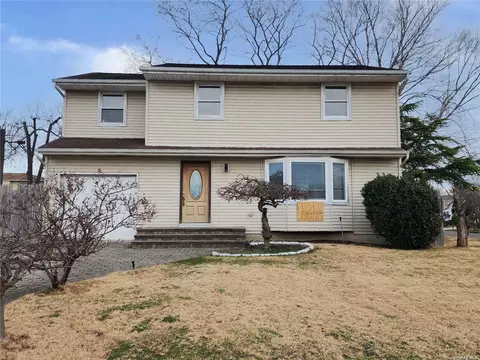88 Dover St, Massapequa, NY 11758