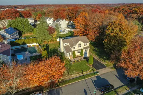 2 Long House Way, Commack, NY 11725