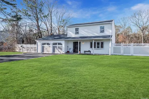 16 Artist Lake Blvd, Middle Island, NY 11953