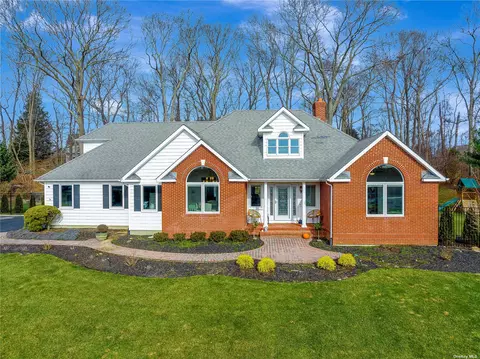64 Cambridge Ct, Wading River, NY 11792
