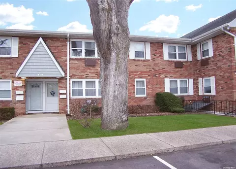 100 Connetquot Ave #3, East Islip, NY 11730
