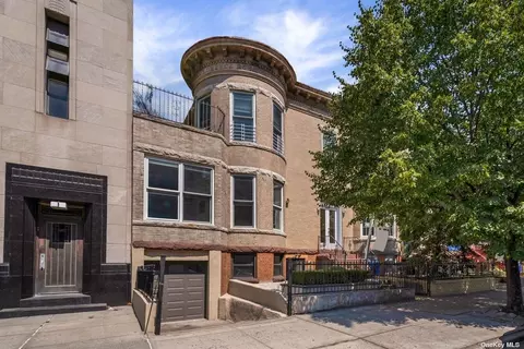 511 Bay Ridge Pkwy, Brooklyn, NY 11209