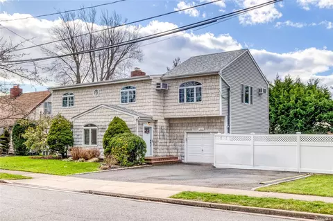 2630 Riverside Ave, Merrick, NY 11566