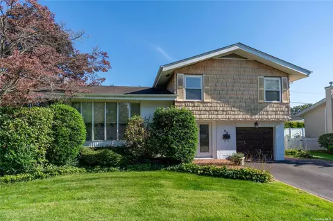 34 Friendly Ln, Jericho, NY 11753