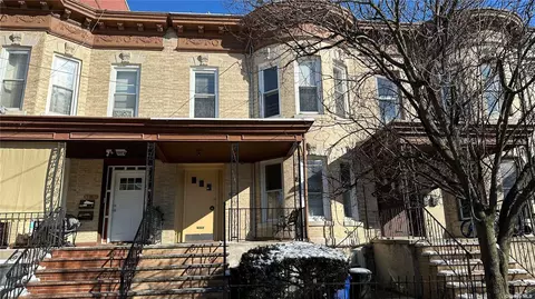 88-13 102nd St, Richmond Hill, NY 11418