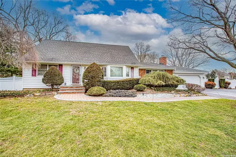 12 White Deer Ct, Huntington, NY 11743