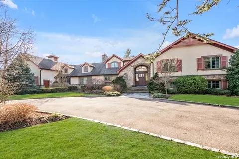 19 Cedar Ln, Sands Point, NY 11050