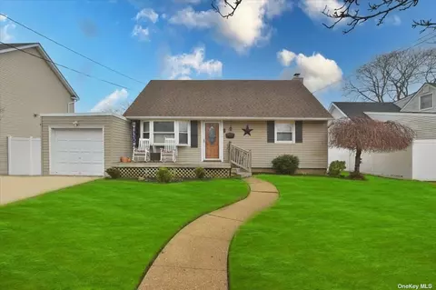 87 2nd Ave, Massapequa Park, NY 11762