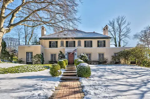43 Summit Rd, Port Washington, NY 11050