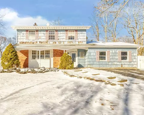 6 Rockhill Rd, Rocky Point, NY 11778