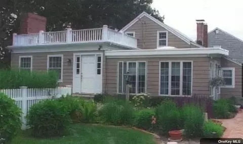 39 Moses Ln, Southampton, NY 11968