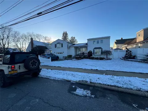 160 Roosevelt Ave, Massapequa Park, NY 11762