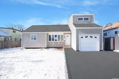 12 Taca Blvd, Deer Park, NY 11729
