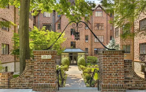 38-30 Douglaston Pkwy #3E, Douglaston, NY 11363