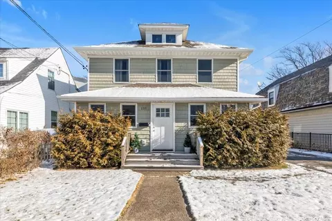 121 S Clinton Ave, Bay Shore, NY 11706