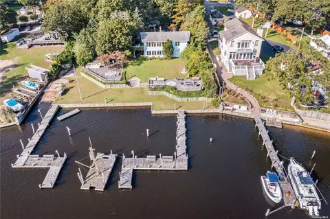 99 Overlook Dr, Mastic, NY 11950