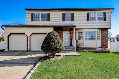 87 Smith Ave, Holbrook, NY 11741