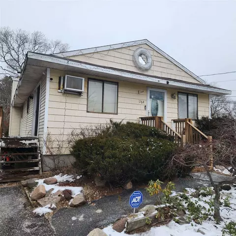 764 Flanders Rd, Riverhead, NY 11901