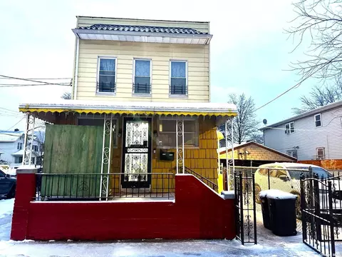 133-20 Foch Blvd, South Ozone Park, NY 11420