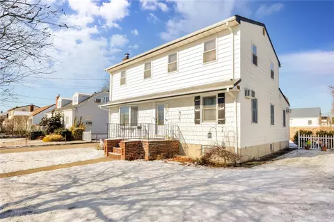 101 Plitt Ave, Farmingdale, NY 11735