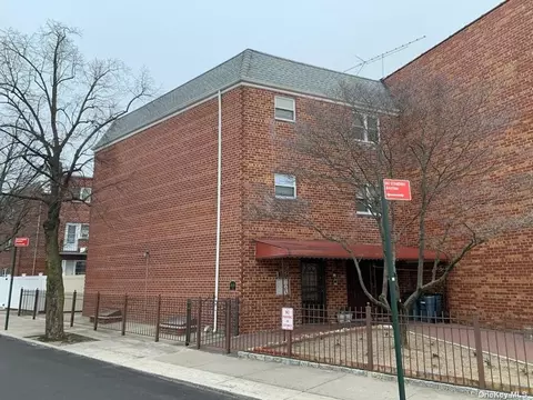 77-03 74th St, Glendale, NY 11385
