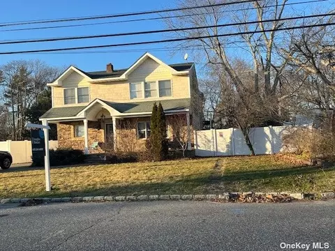 309 Aster Rd, West Islip, NY 11795