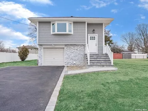 2 Park Pl, Amityville, NY 11701