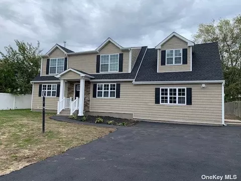 24 Arbor Ln, Centereach, NY 11720