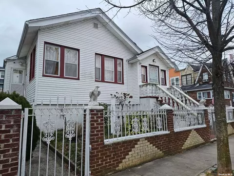 554 Grassmere Ter, Far Rockaway, NY 11691