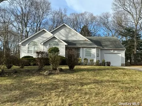 8 Rainbow, Middle Island, NY 11953