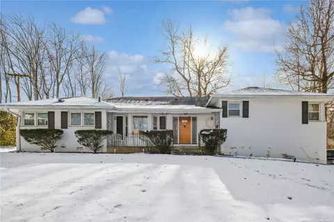 14 Cypress Ave, Great Neck, NY 11024