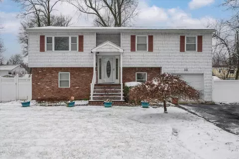33 Hilltop Ln, Wheatley Heights, NY 11798