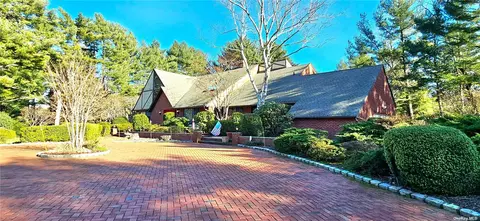 6 Grace Ln, Oyster Bay Cove, NY 11771