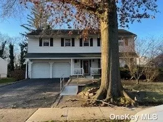 18 Marietta Dr, Westbury, NY 11590