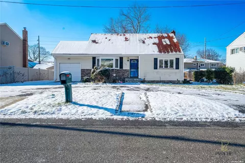 129 N Arizona Rd, West Babylon, NY 11704