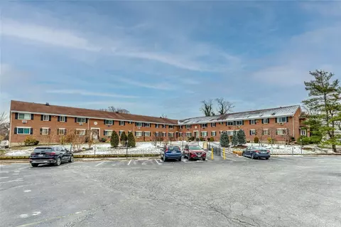 200 Merrick Rd #B, Amityville, NY 11701