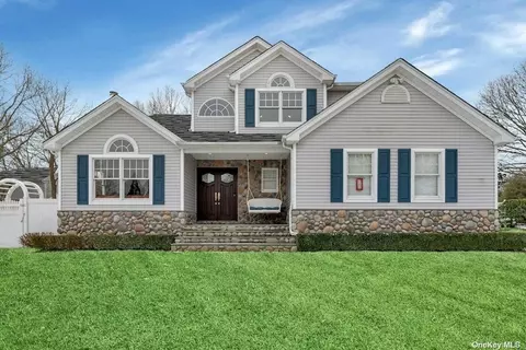 26 Debragga Ave, East Moriches, NY 11940