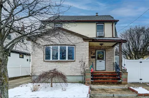 24 Liberty Ave, Mineola, NY 11501
